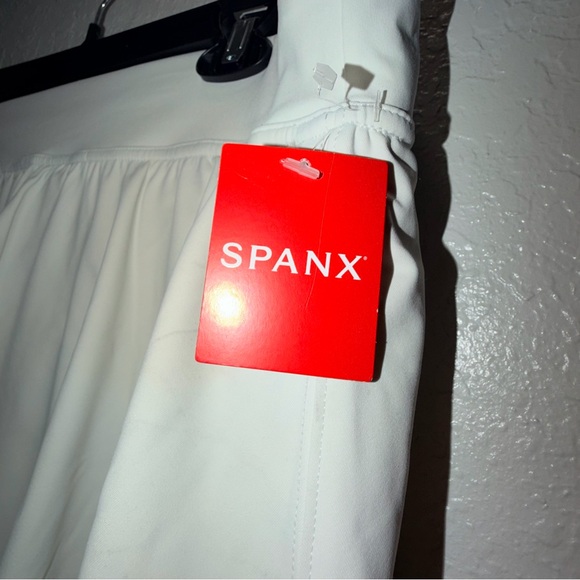 Spanx Booty Boost Active Skirt Leggings Womens M White Cloud NWT - Picture 8 of 8